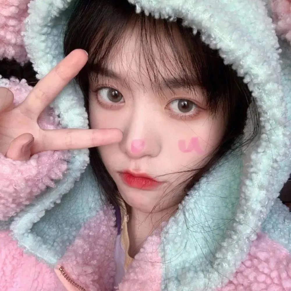 七位女俘虏 海报