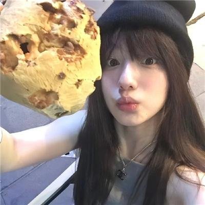 阿黛尔还没吃晚餐 海报
